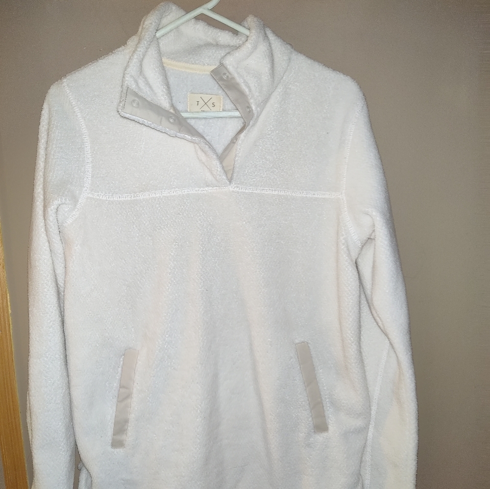 Thread and Supply Pullover